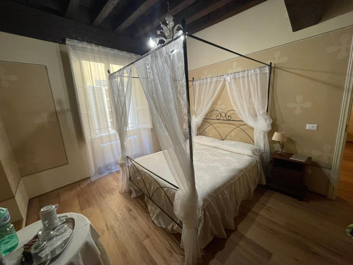 La Boheme Bed & Breakfast ลุคคา ภายนอก รูปภาพ