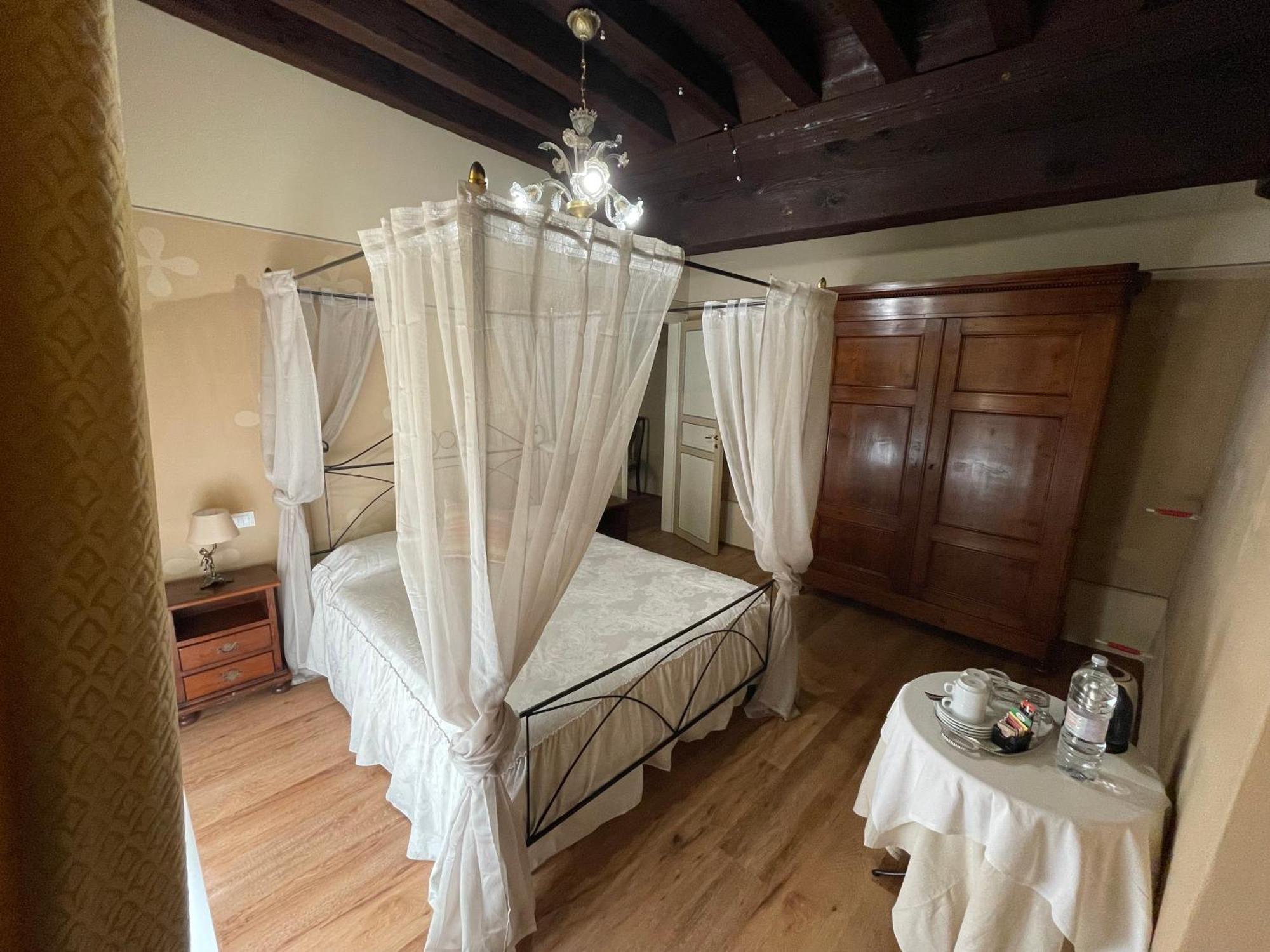 La Boheme Bed & Breakfast ลุคคา ภายนอก รูปภาพ