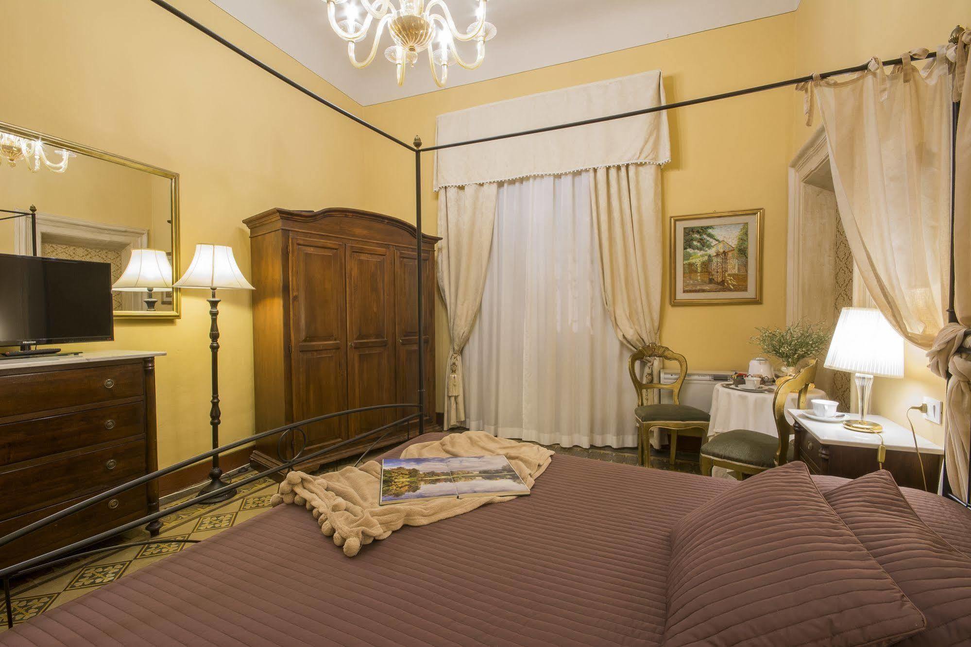 La Boheme Bed & Breakfast ลุคคา ภายนอก รูปภาพ